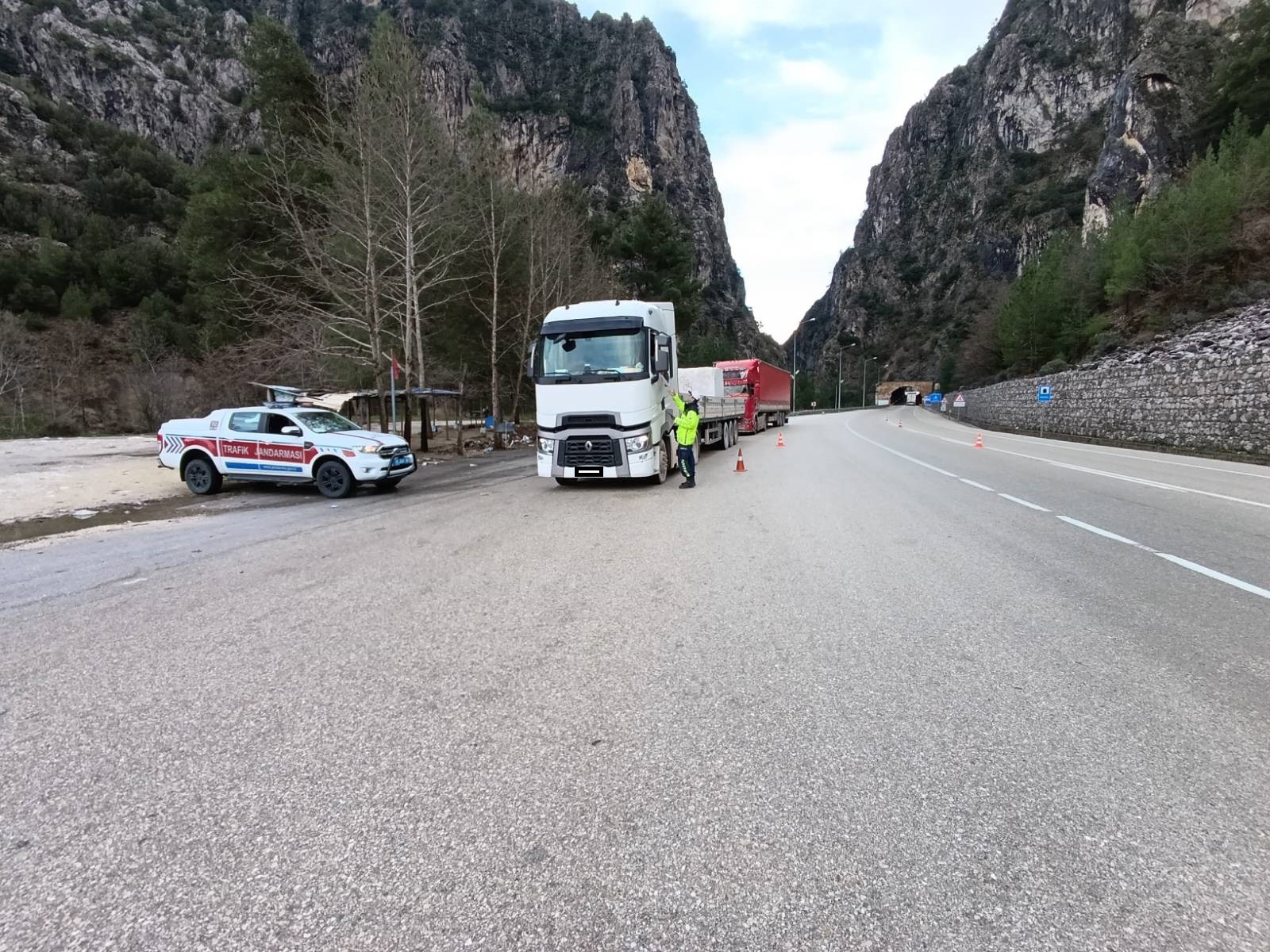 Burdur'da 167 sürücüye trafik cezası!