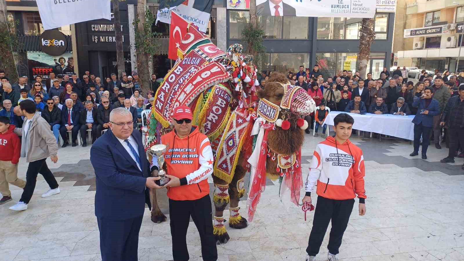 Akdeniz'in En Süslü Devesi Oldu Birinciliği Kaptı