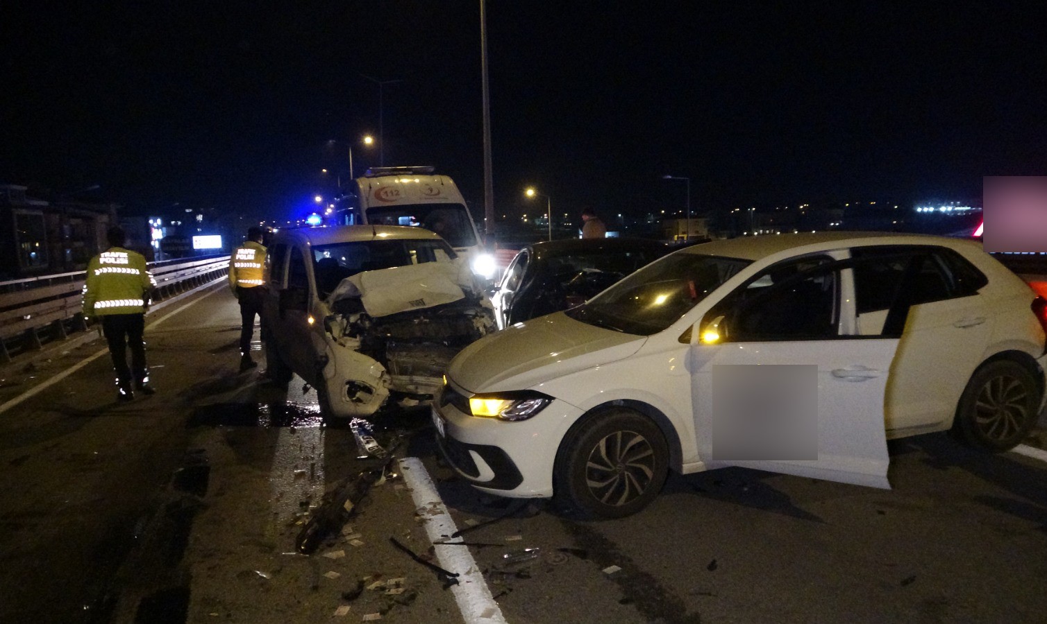 Antalya’da 4 Araçlı Zincirleme Kaza 3 Yaralı