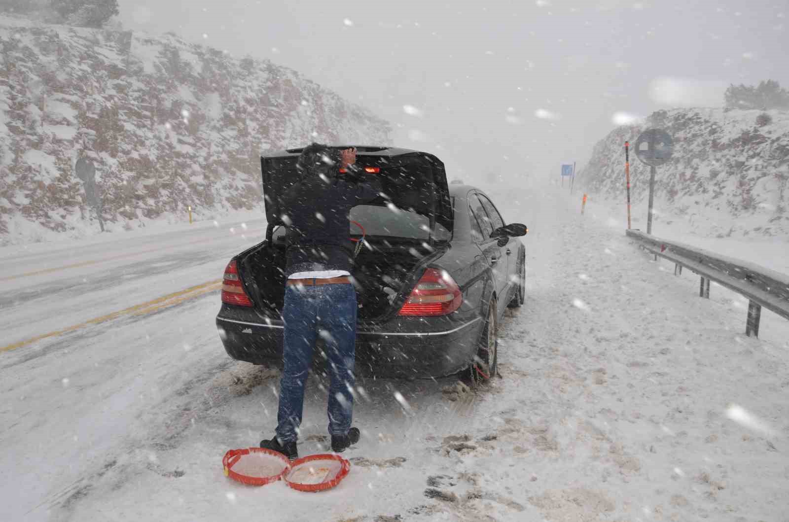 Antalya’da Kar Yağışı Başladı Kar Kalınlığı 10 Santimetreye Yaklaştı