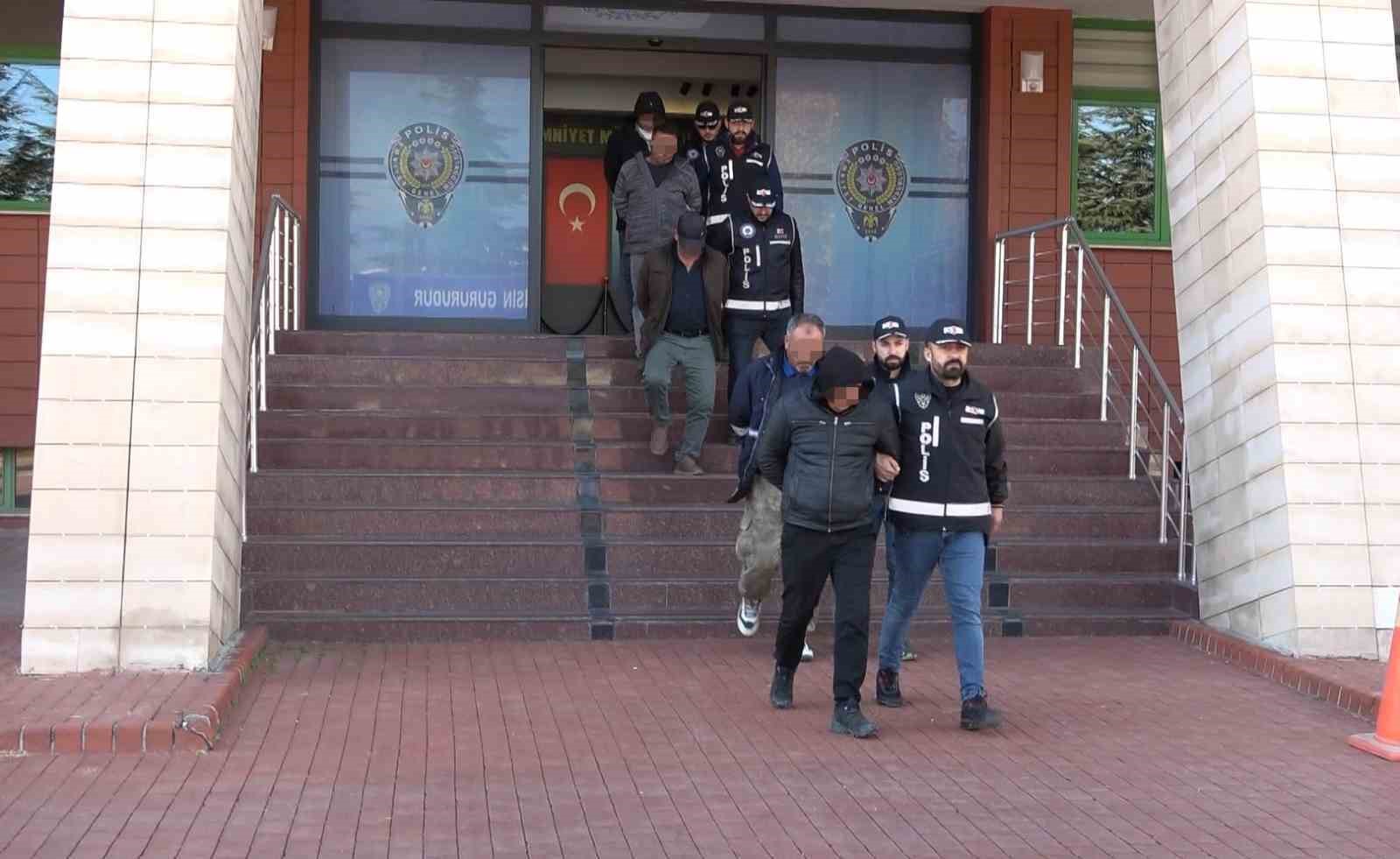 Belediye Personeli Kılığına Girip Define Aradılar Kazdıkları Kuyuya Düşmediler