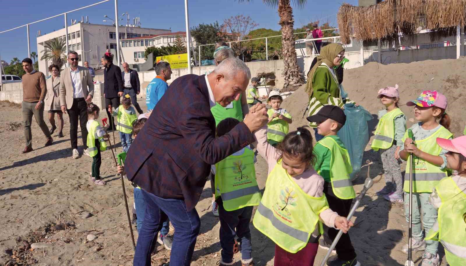 Bu Dünya Hepimizin Mesajı Alanya'da Çocuklarla Sahil Temizliği Etkinliğiyle Verildi