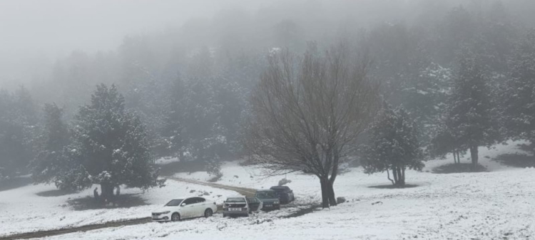 Bucak'ın En Yüksek Dağına Rekor Kar Yağışı 1 Metreyi Aştı