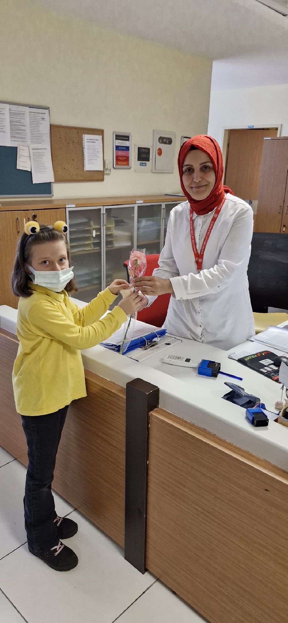 Bucaklı Miniklerden Hastanede Yatan Hastalara Anlamlı Ziyaret-2