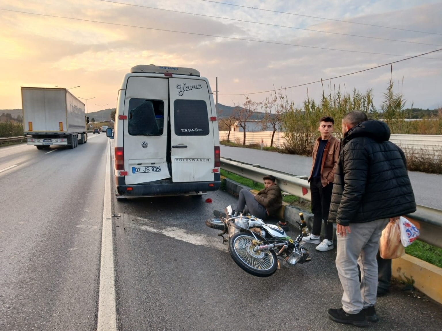 Ehliyetsiz Sürücü Kaza Yaptı. Cezadan Kaçamadı 1