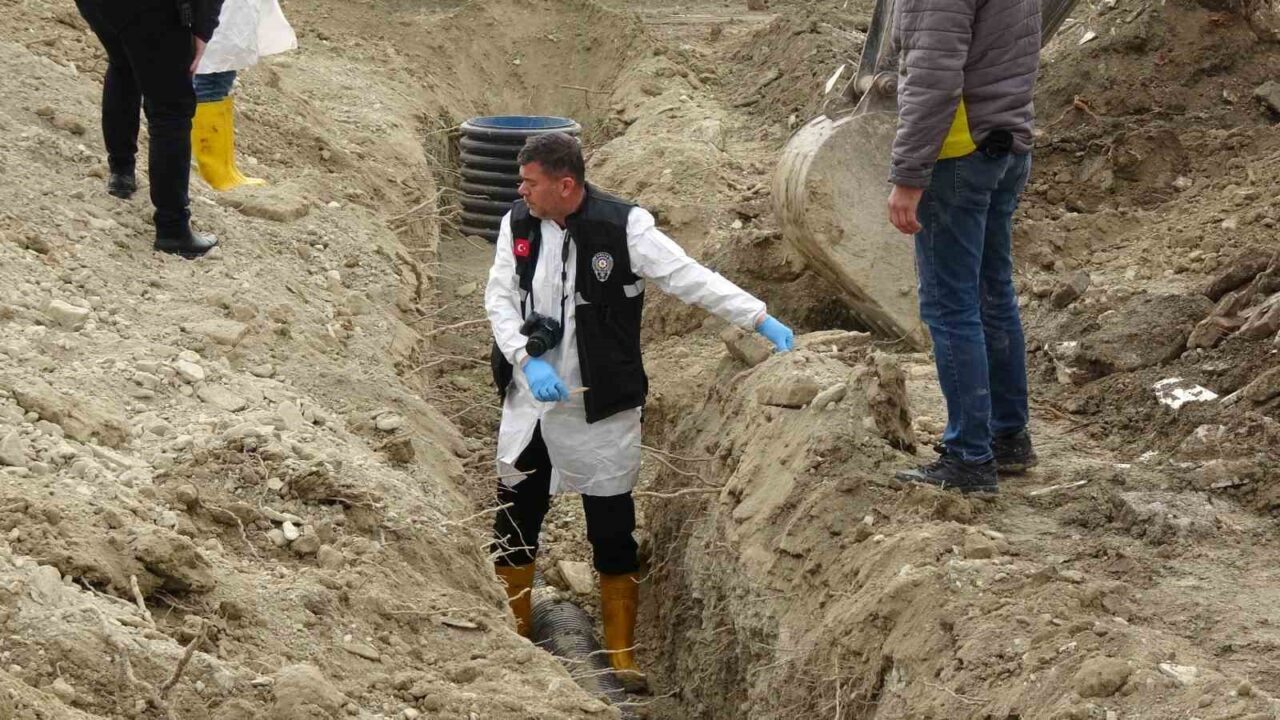 Eski Burdur Belediye Baskani Akkaya Kazilarda Cikan Kemikler Bu Bolgedeki Rum Mezarligina Ait Olabilir 6496Eee2D137