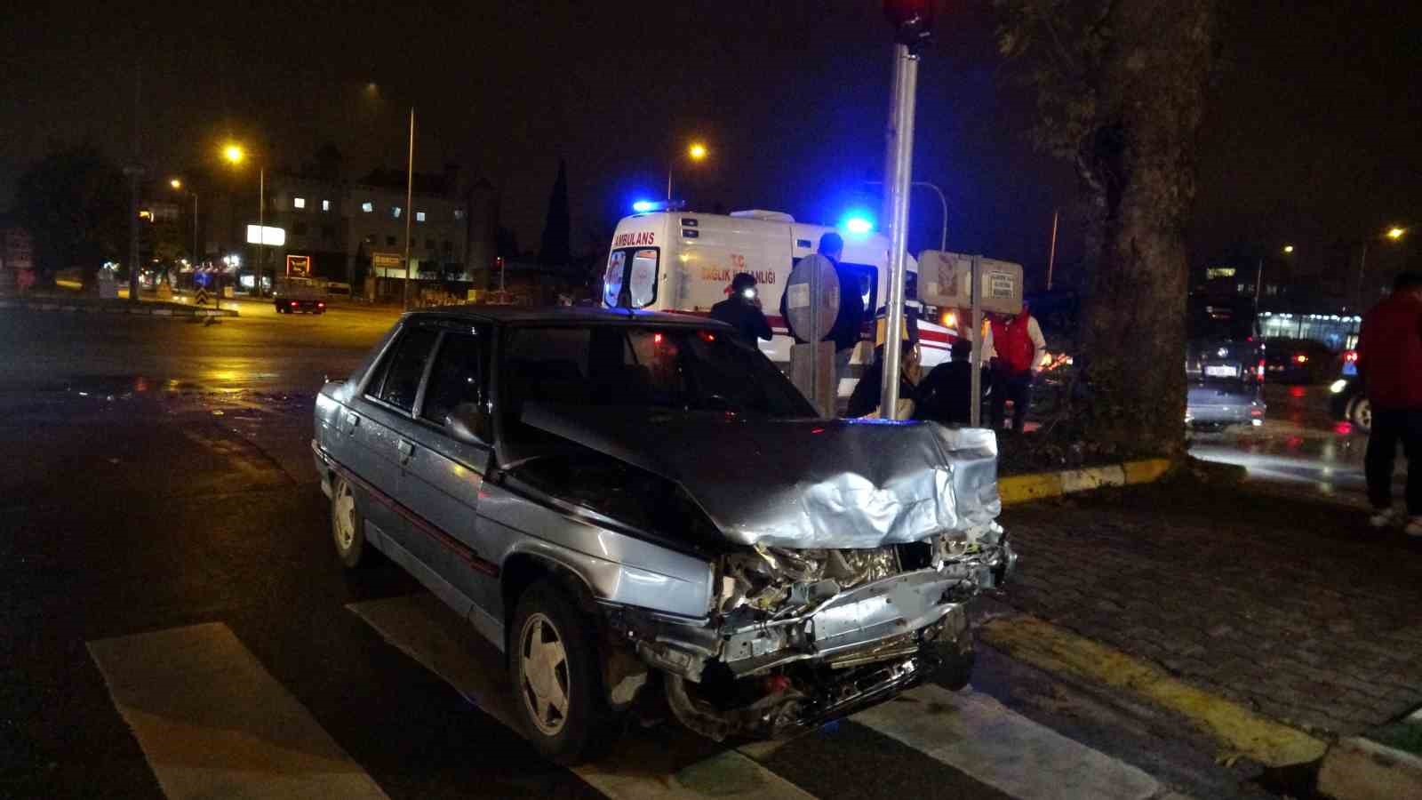 Feci Kaza 3 Araç Hurdaya Döndü! Kimsenin Burnu Bile Kanamadı