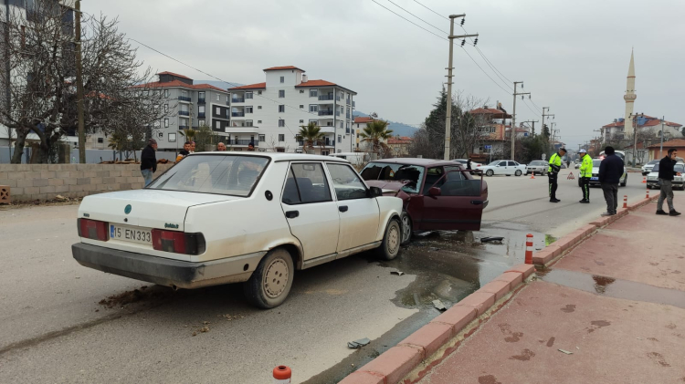 Kafa Kafaya Çarpıştı