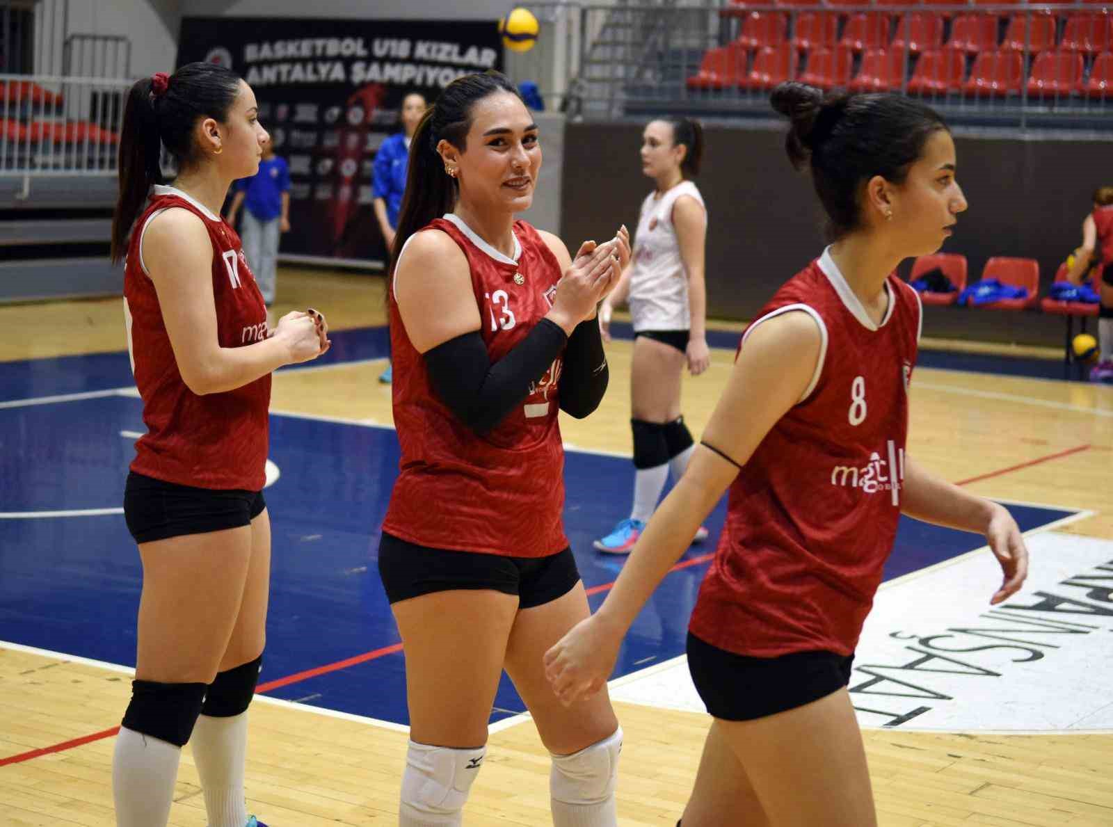 Kepez Belediyespor'da Reyhan Dosay’ın Liderliği Genç Voleybolculara Fark Yaratan Eğitim!