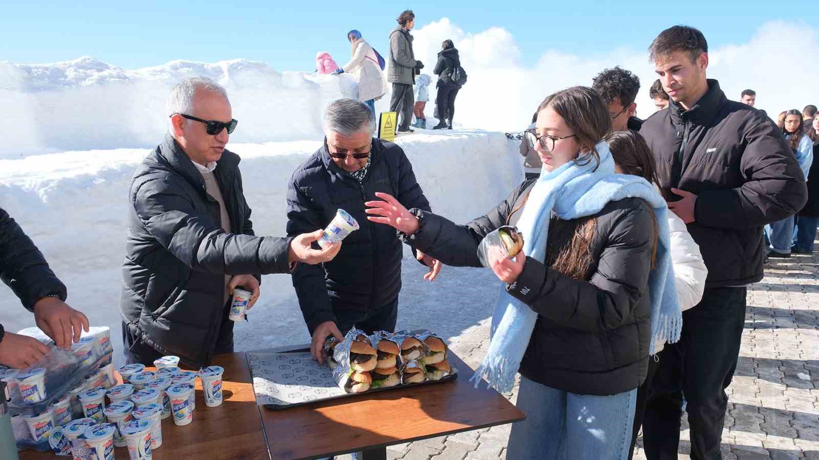 Öğrencilerin Stresi Karlar Altında Kaldı Gönüllerince Eğlendiler 1