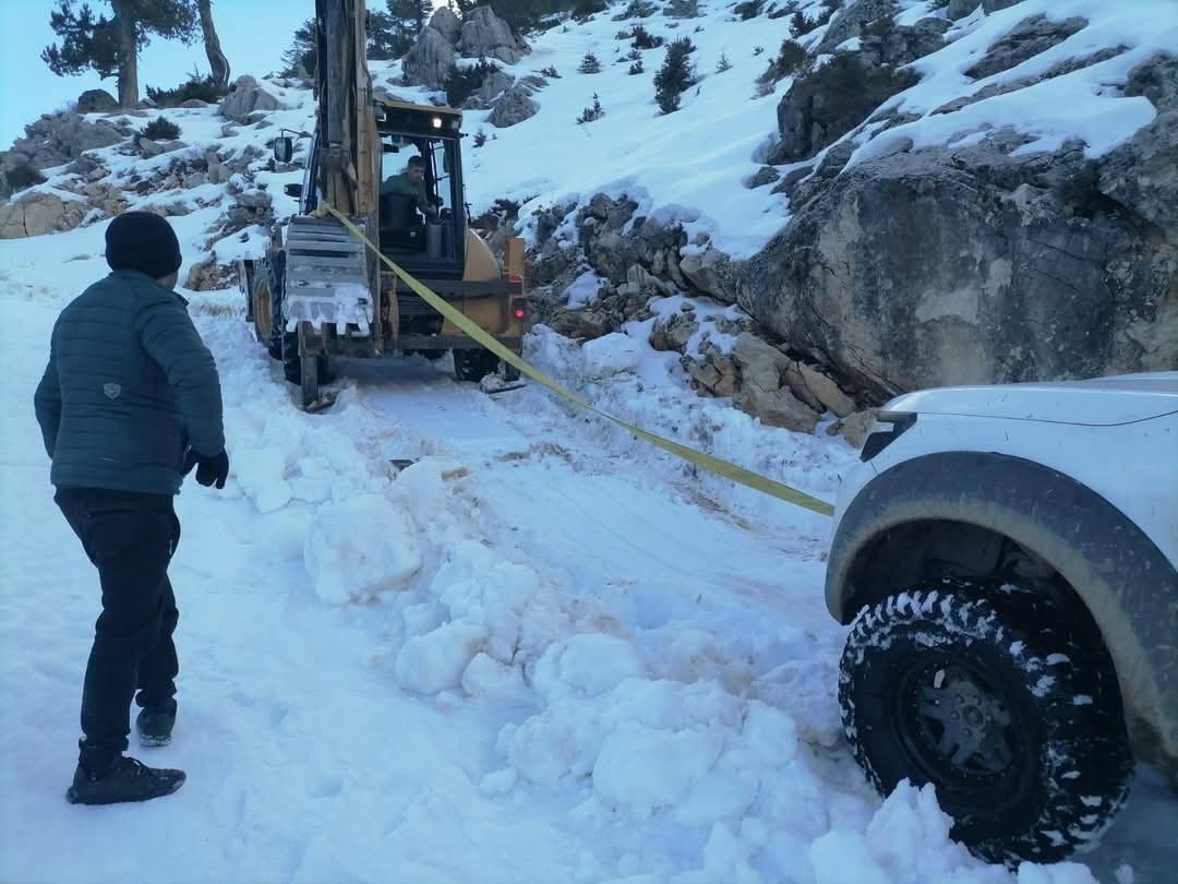 Yayla dönüşü yolda mahsur kaldılar: 3 kişi kurtarıldı