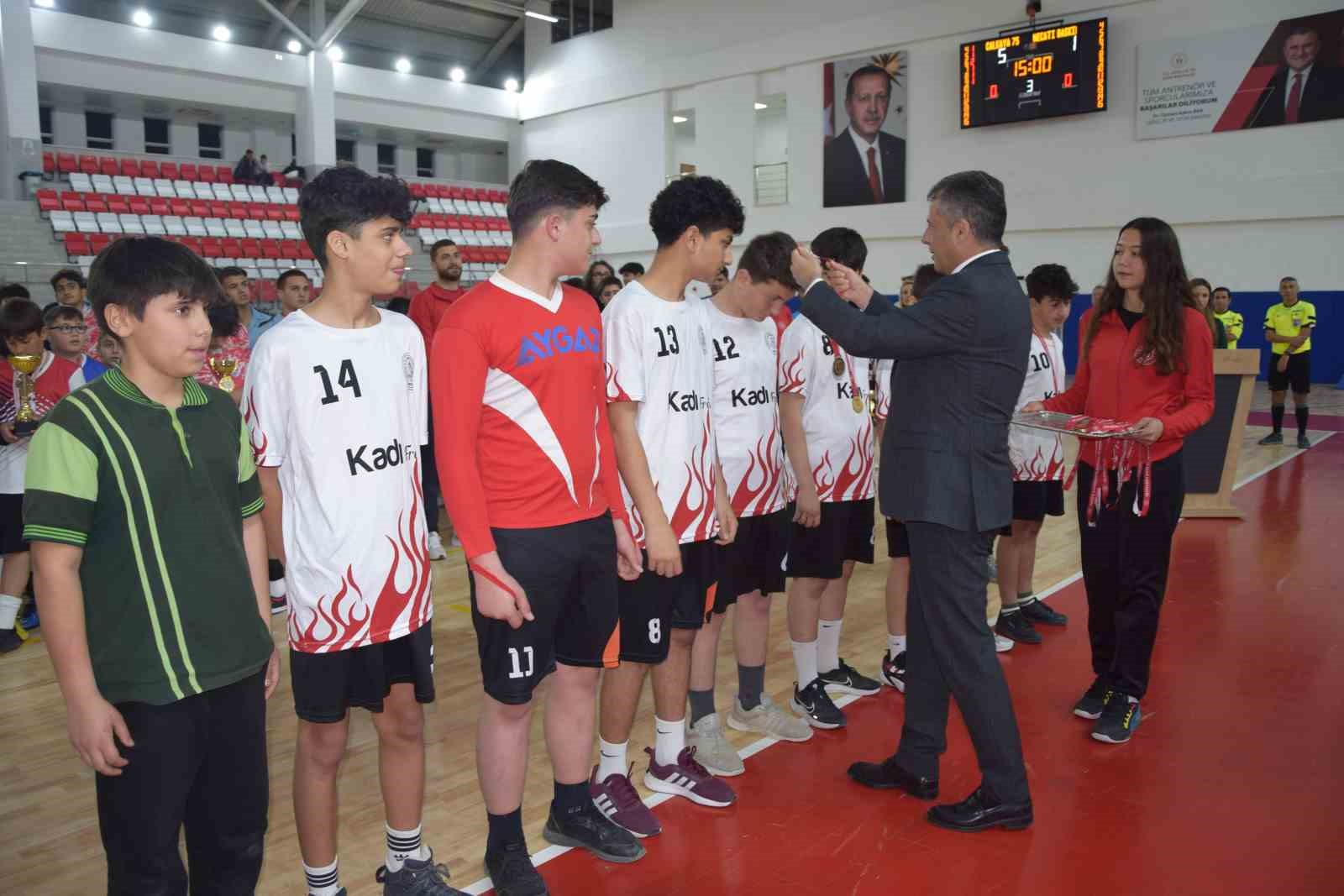 Aksu'da Futsal Turnuvası Coşkusu! Şampiyonlar Belli Oldu