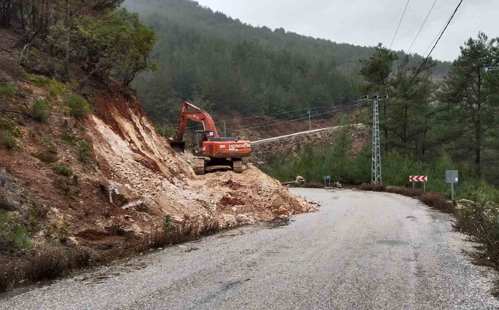 Alanya’da Yol Düzenlemesi Yapılıyor Tehlikeli Virajlar Kaldırılıyor