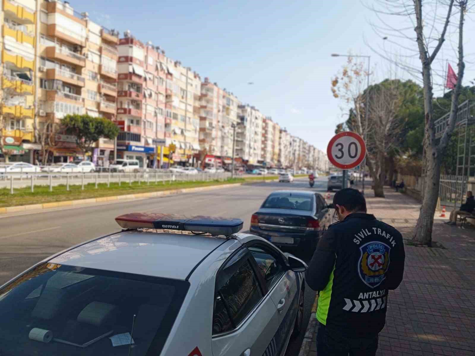 Antalya'da Haftalık Araç Denetimlerinde Rekor Sayı! 16 Bin Sürücüye Ceza!