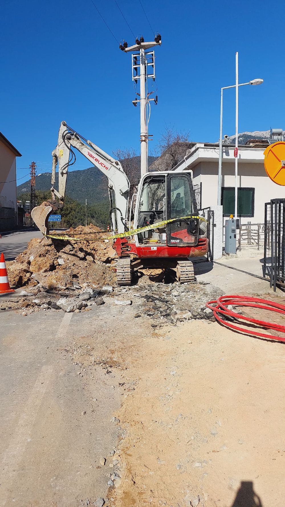 Antalya’da Korkunç Kaza Kepçe Operatörünün Ihmali Can Aldı!