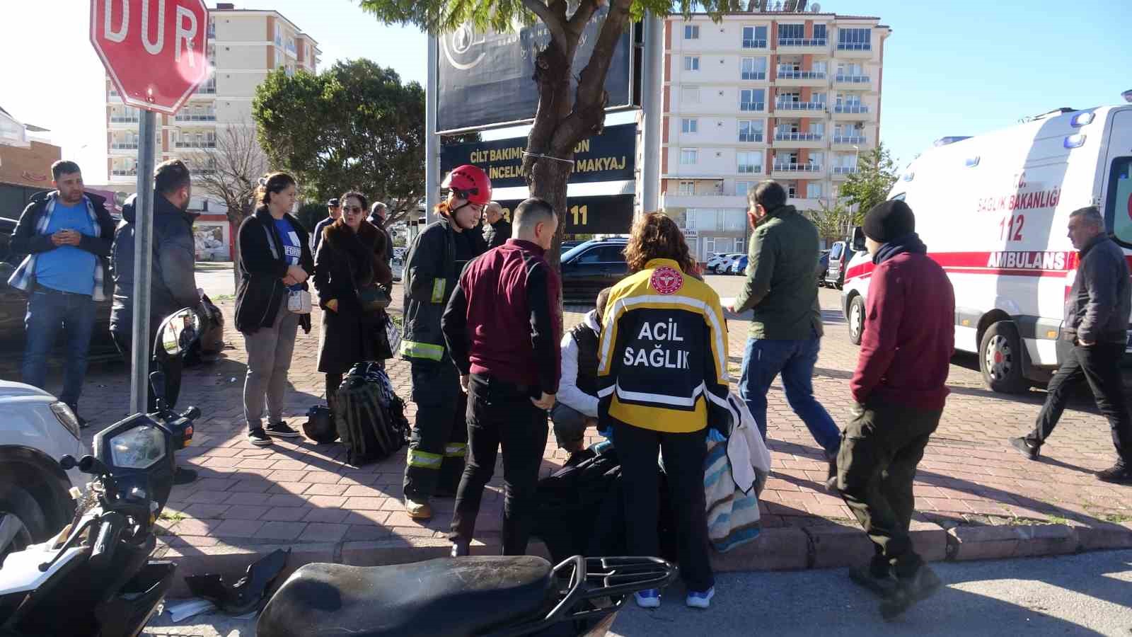 Antalyada Motosiklet Kazası Yaralıya Battaniyeli Müdahale