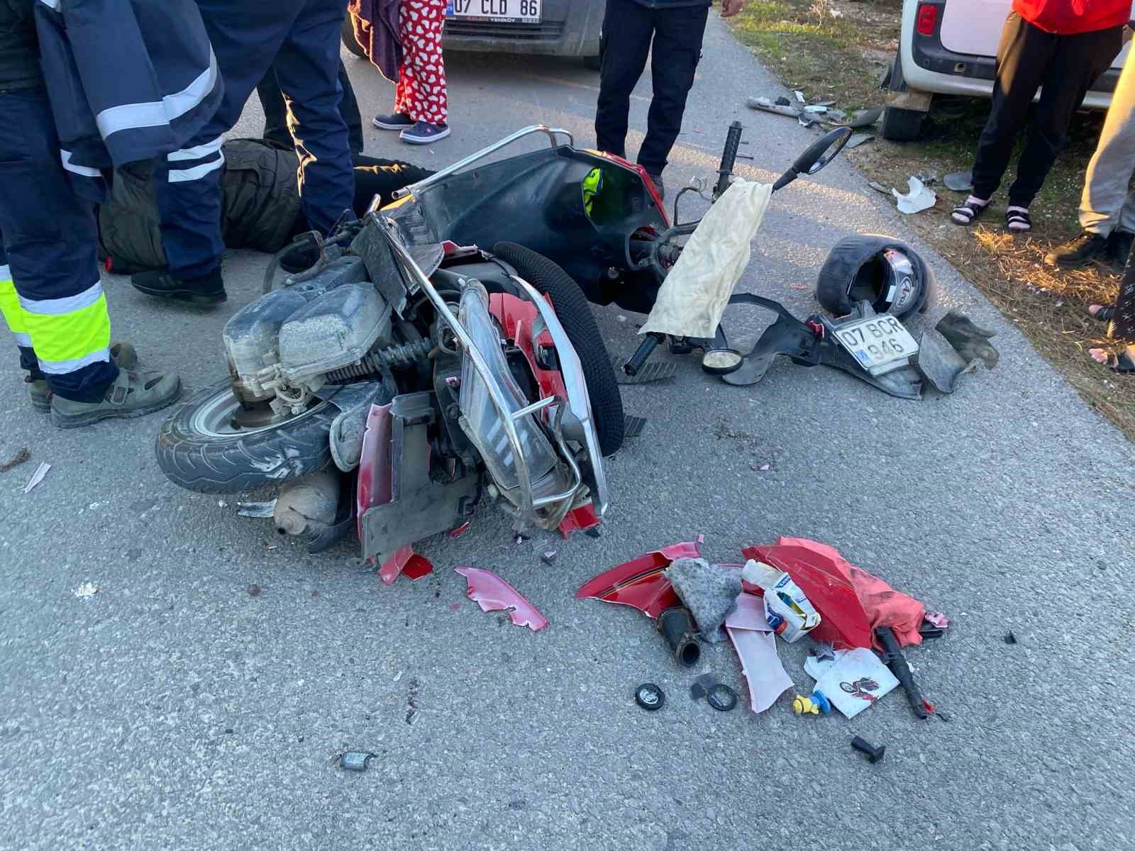 Antalya'da Trafik Kazası Motosiklet Sürücüsü Yaralandı 1