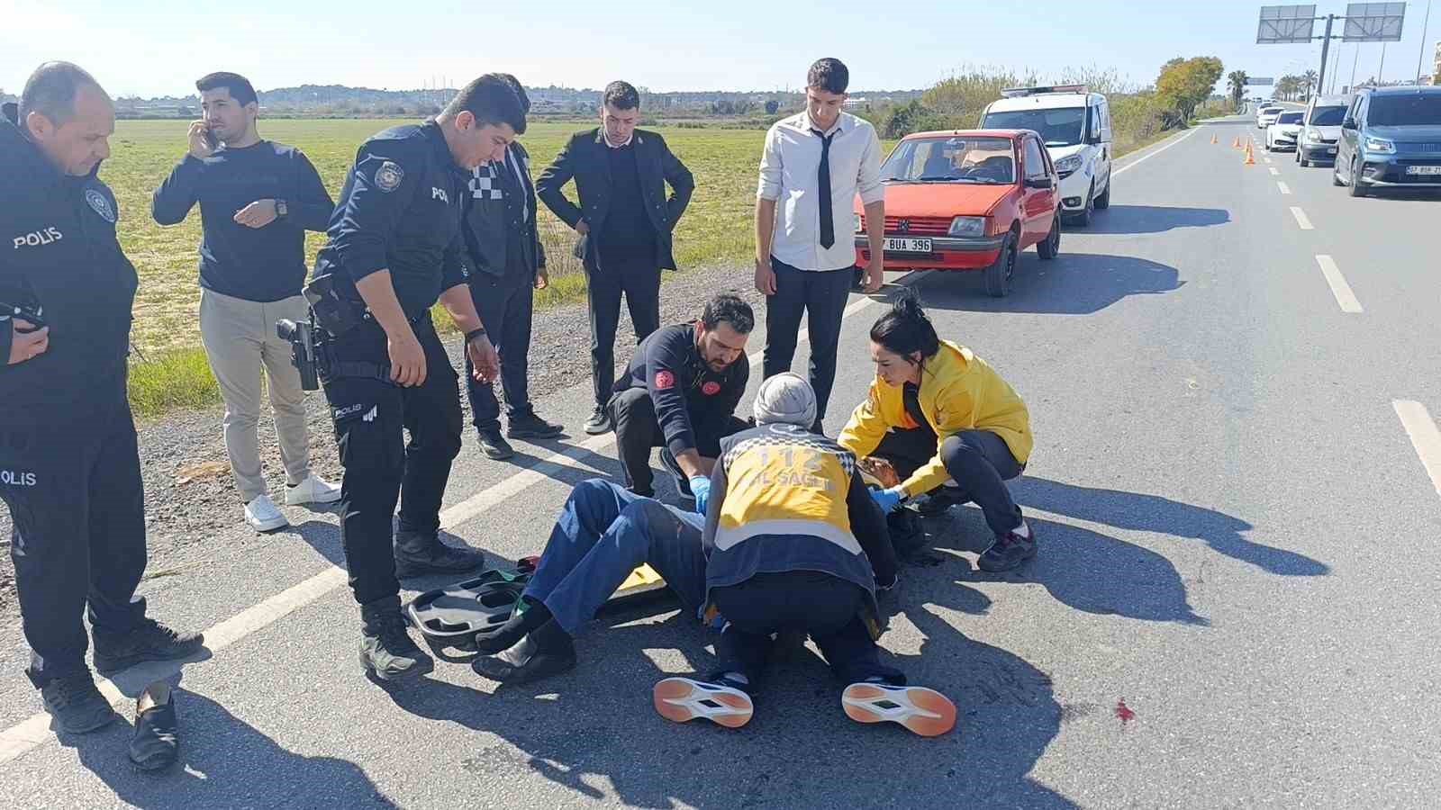 Antalya'da Trafik Kazası Sürücü Metrelerce Sürüklendi,