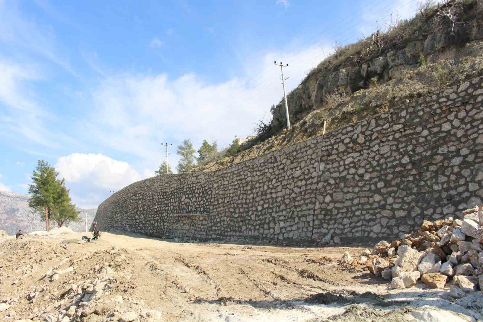 Bu Bölgede Heyelan Tehlikesi Vardı! Yol Çalışmaları Başladı 1