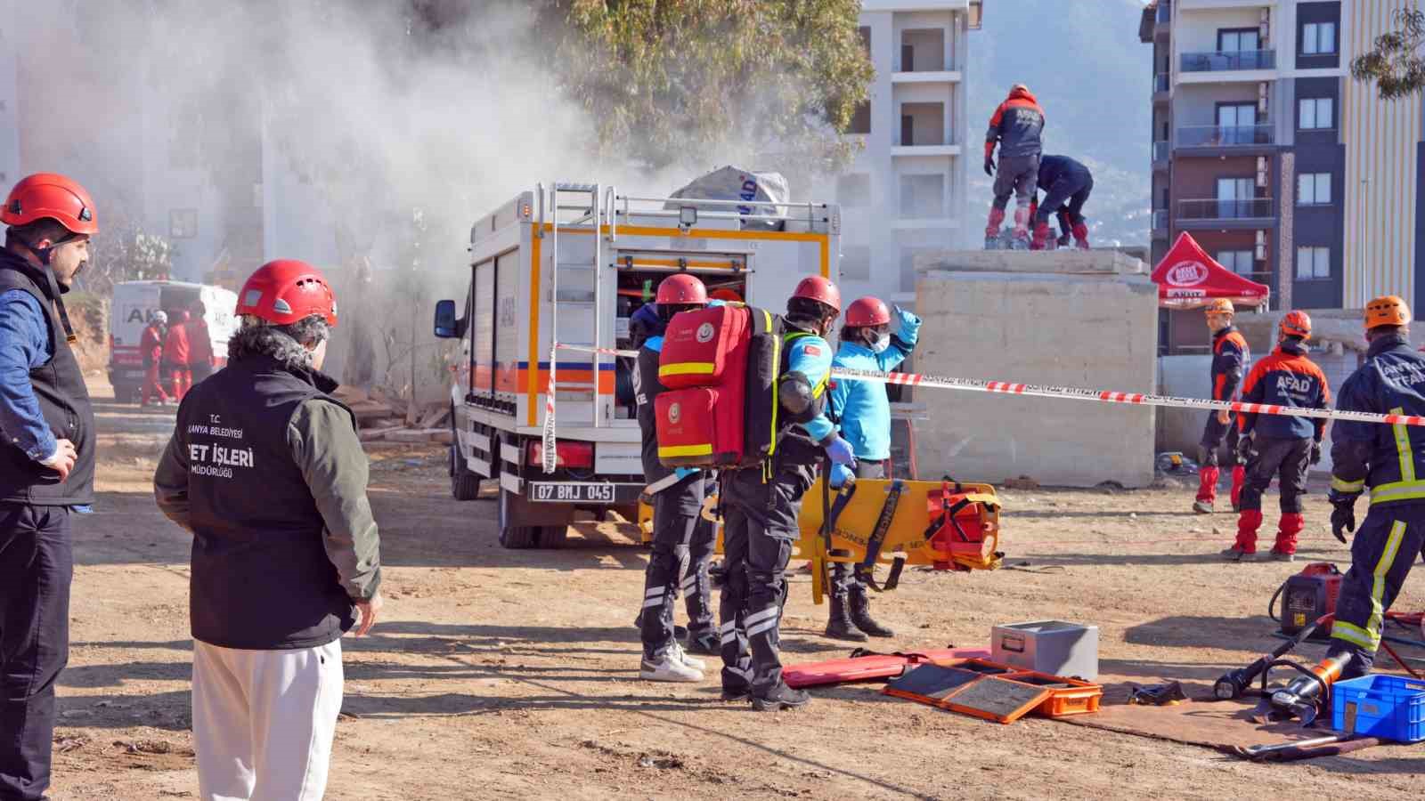 Gerçekçi Senaryo Ile Deprem Tatbikatı Yapıldı