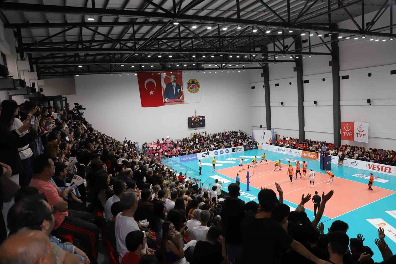 Alanya’da Kadın Voleybol Takımları Büyük Turnuvaya Çıkıyor!