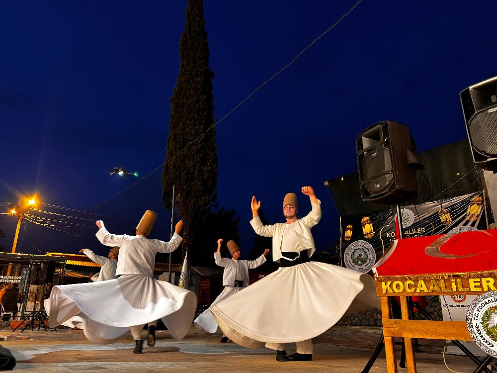 Baskan Delen Iftar Sofrasini Kurdu Kocaaliler De Bereketi Paylastilar Y A53Y