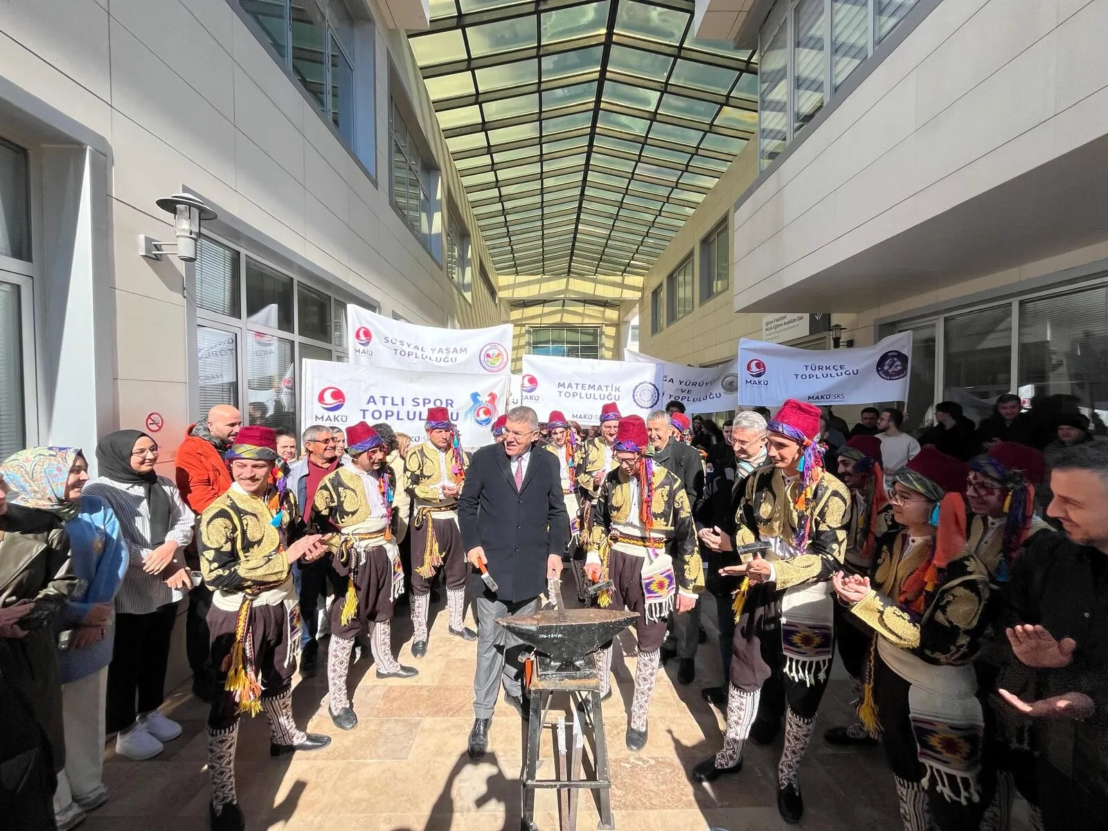 Burdur Mehmet Akif Ersoy Üniversitesi (Makü), Baharın Müjdecisi Nevruz Bayramı’nı Coşkulu Etkinliklerle Kutladı. İ