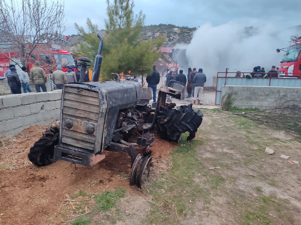 Burdur'da Samanlık Alev Aldı Alevler Odunluğa Sıçradı