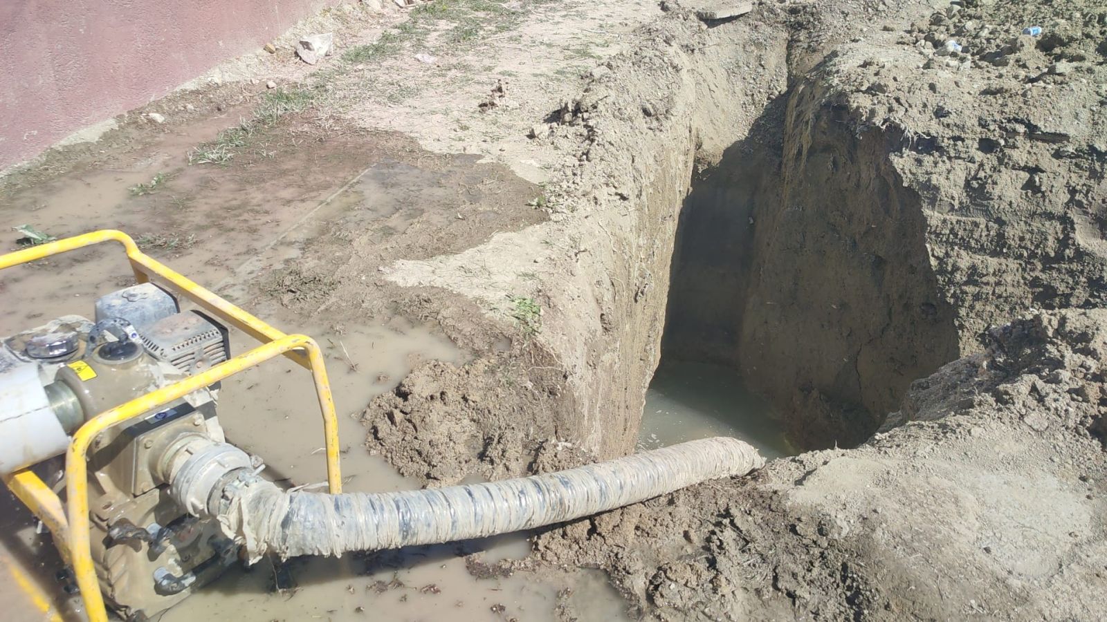 Burdur’da Suyun Fışkırdığı Binada Kazı Çalışması Başladı 2