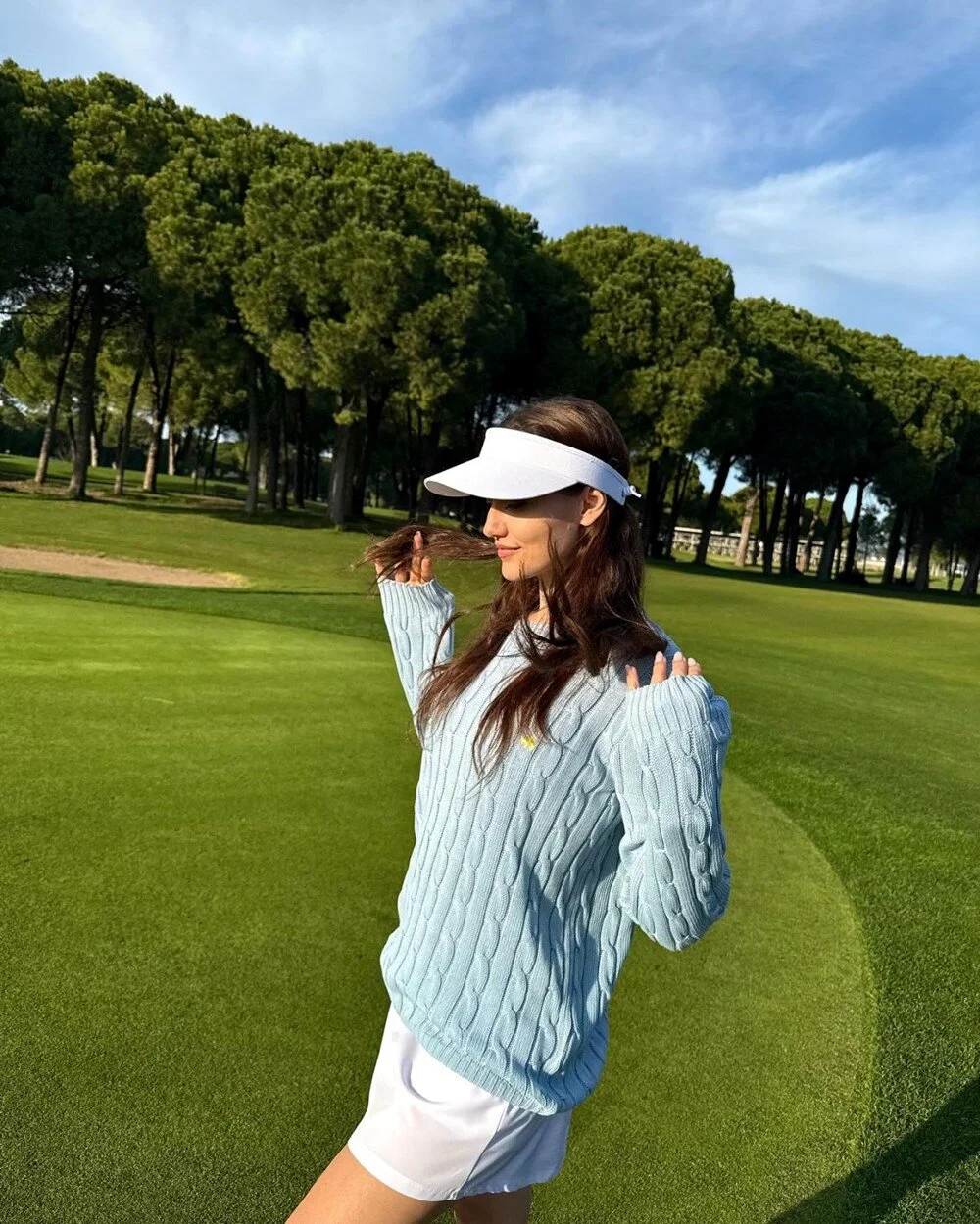 Fahriye Evcen, Golf Oynarken Sosyal Medyayı Salladı! 2