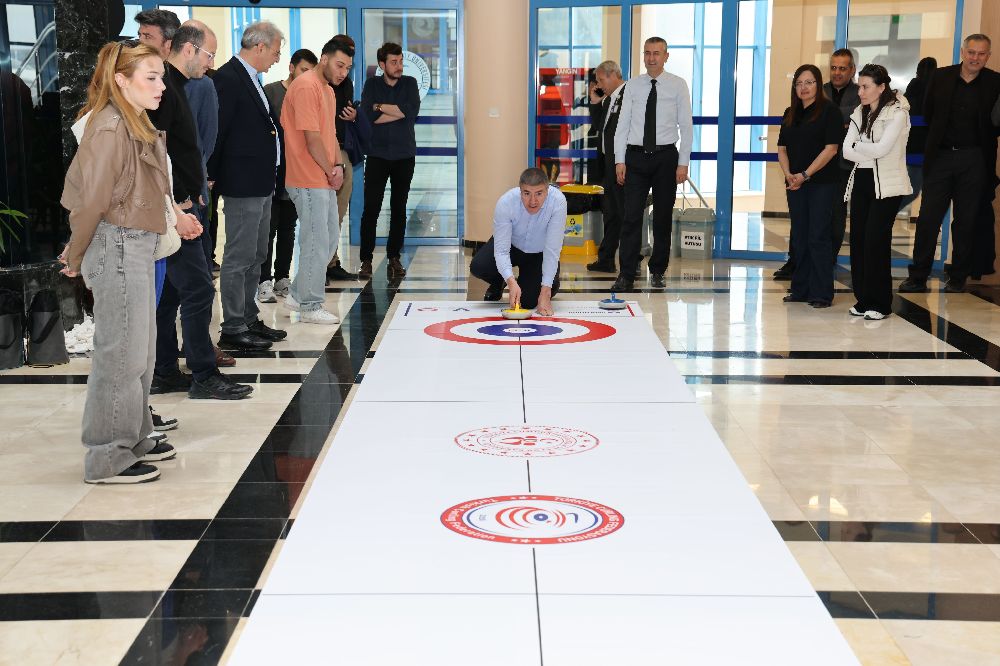 Makü'de Floor Curling Turnuvası Katılımcılar Kıyasıya Yarıştı!