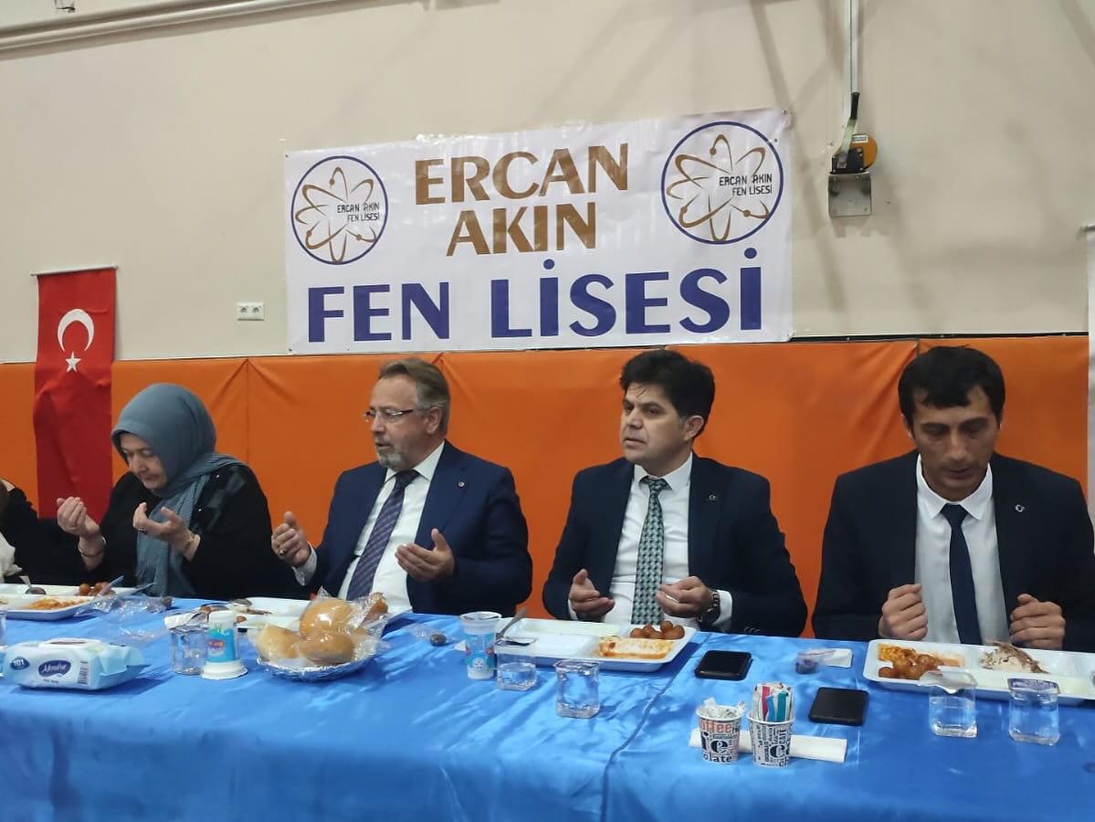 Öğrencilerle Iftarda Buluştu 1