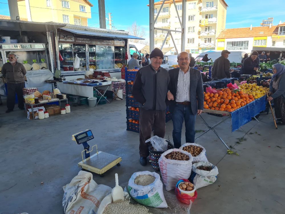 Pazara Giden Başkan Asan, Esnafın Sorunlarını Dinledi! 1