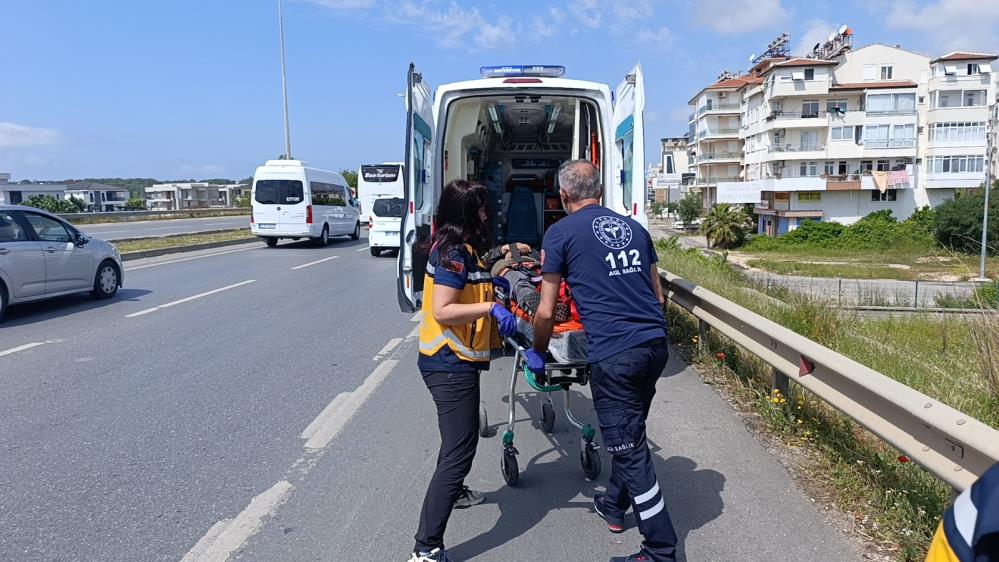 Antalya'da Lastiği Patlayan Motosiklet Devrildi 11