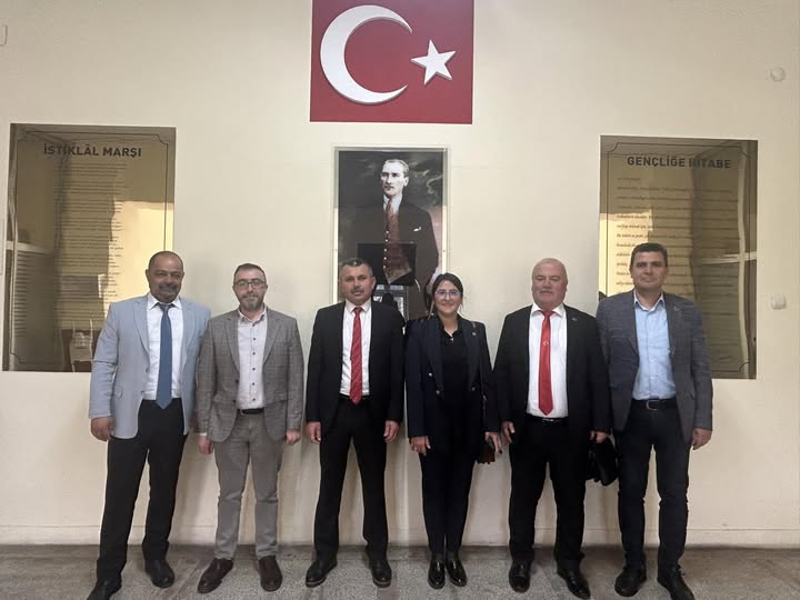 Bucak'ta Miniklere Su Tas