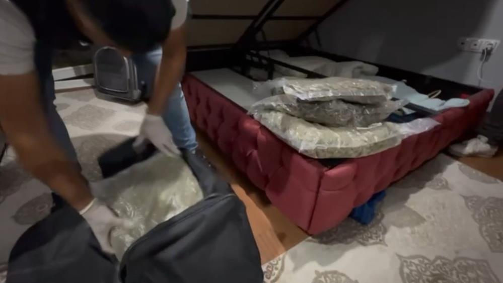 Antalya'da 21,5 Kilo Skunk Ele Geçirildi 1