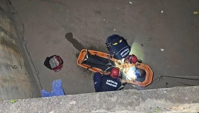 Antalya'da Korkunç Olay 5 Metreden Zemine Düştü