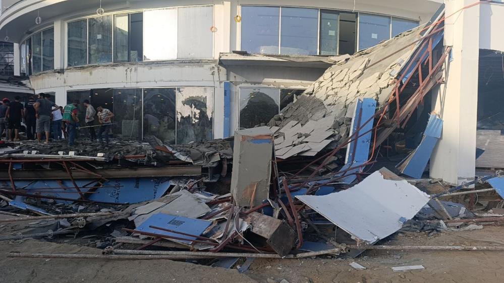 Antalya'da Otel Inşaatının Balkonu Göçtü (1)