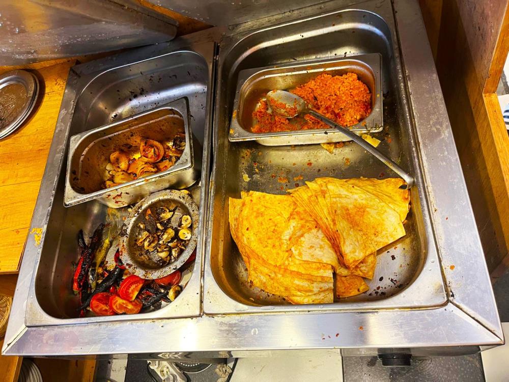 Bozulmuş Meze, Et Ve Et Ürünleri Kullanan Restoran Mühürlendi (1)