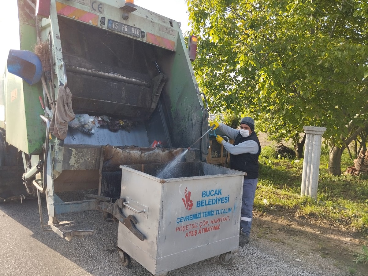 Bucak'ta Çalışmalar Hız Kazandı Çöp Konteynerlerine Dezenfekte Başladı!