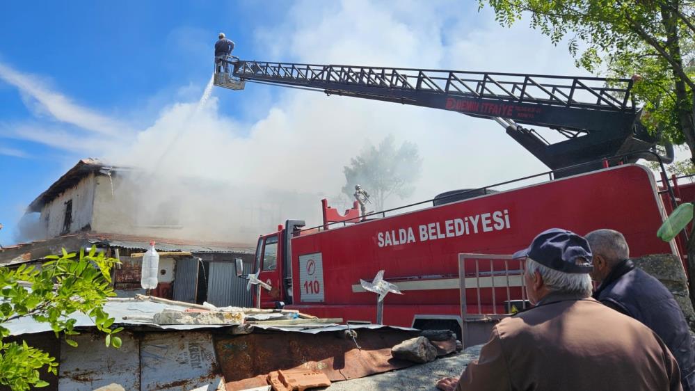 Burdur’da Ev Yangınında Maddi Hasar Oluştu 2