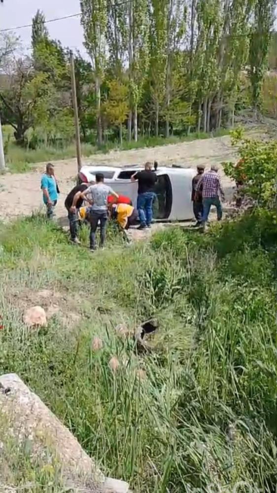 Burdur'da Otomobil Devrildi Sürücü Ağır Yaralı (2)