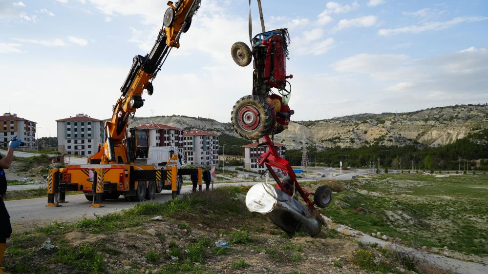 Burdur’da Traktör Şarampole Devrildi 9 Mayıs (1)