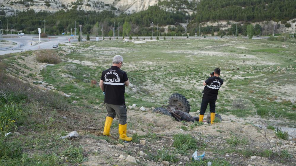 Burdur’da Traktör Şarampole Devrildi 9 Mayıs (3)