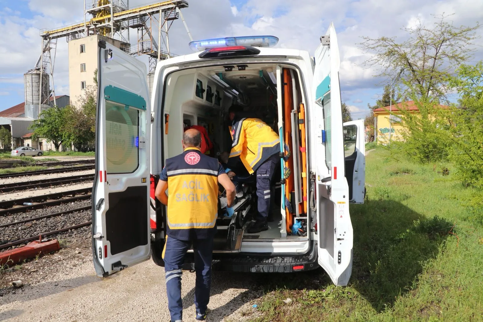 Burdur’da Yerde Baygın Bulundu! Yoğun Bakıma Alındı 4