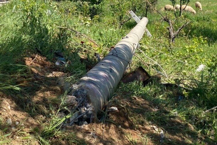 Denizli'nin Acıpayam Ilçesinde Meydana Gelen Trafik Kazasında Otomobilin Elektrik Direğine Çarpması Sonucu 2 Genç Yaşamını Yitirdi, 1 Kişi Ise Ağır Yaralandı