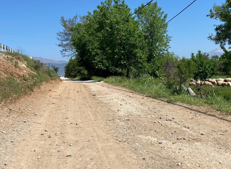 Denizli'nin Acıpayam Ilçesinde Meydana Gelen Trafik Kazasında Otomobilin Elektrik Direğine Çarpması Sonucu 2 Genç Yaşamını Yitirdi, 1 Kişi Ise Ağır Yaralandı1