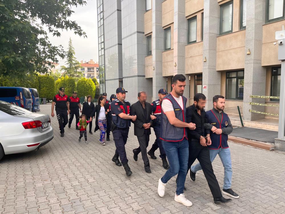Dil Düşürerek 9 Ilde Hırsızlık Yapan Kadın Ve Ailesi