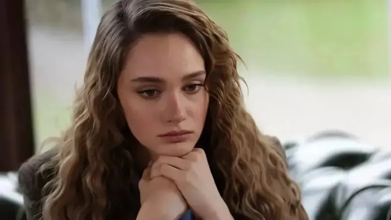 Hudutsuz Sevda Dizisinde Final Gibi Degisiklik Zeynep Diziden Ayrildi Yerine De 1713352265761
