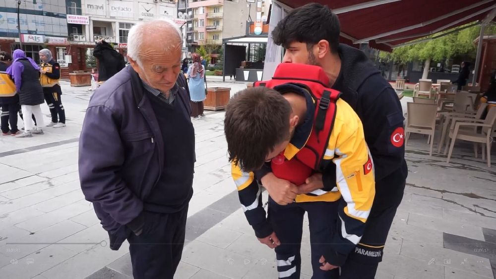 İlk Yardım Seferberliği Başladı! Heimlich Manevrası Ayakta Alkışlandı 5